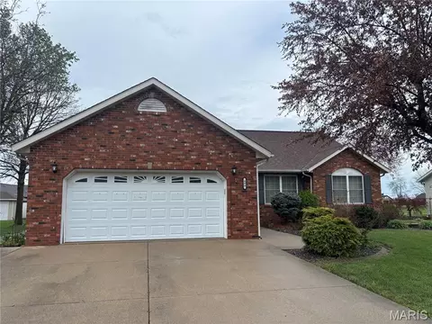 499 Redwood Dr, Aviston, IL 62216