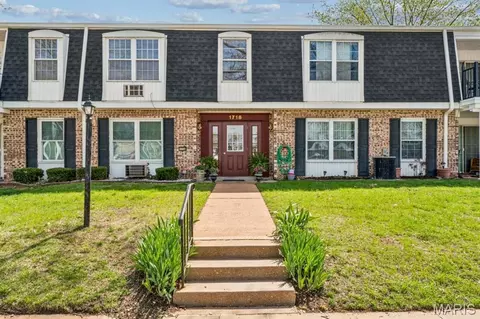 1718 Herault Pl #B, Saint Louis, MO 63125