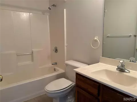 Bath - 1112 Murry Ln, Rolla, MO 65401 photo 1 of 2
