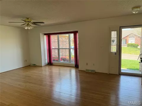 Living - 1112 Murry Ln, Rolla, MO 65401 photo 1 of 4