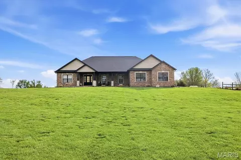 922 Powell Rd, Red Bud, IL 62278