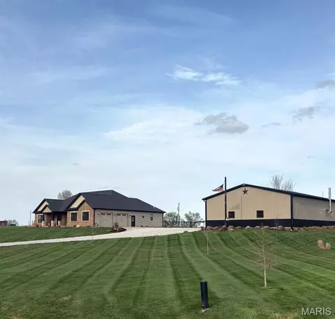 922 Powell Rd, Red Bud, IL 62278