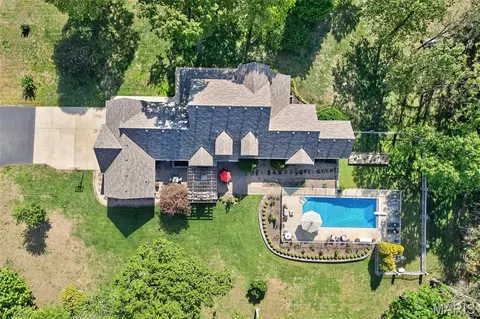 16495 Pecan Dr, Lebanon, MO 65536