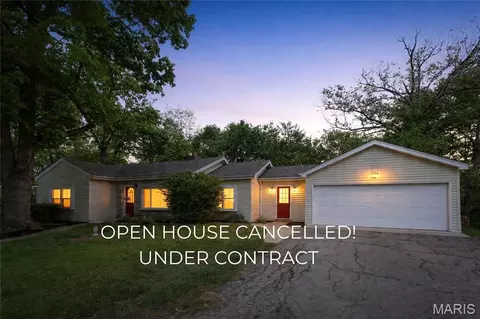 919 Oak Dr, Fenton, MO 63026