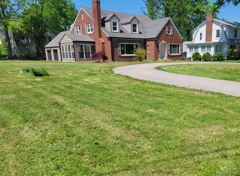 803 N Kirkwood Rd, Kirkwood, MO 63122