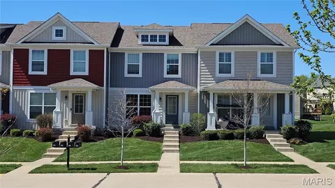 320 Countryshire Dr, Lake Saint Louis, MO 63367