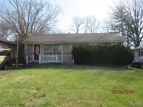 9738 Scottdale Dr, Saint Louis, MO 63136