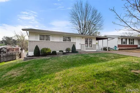 4512 Burncoate Dr, Oakville, MO 63129