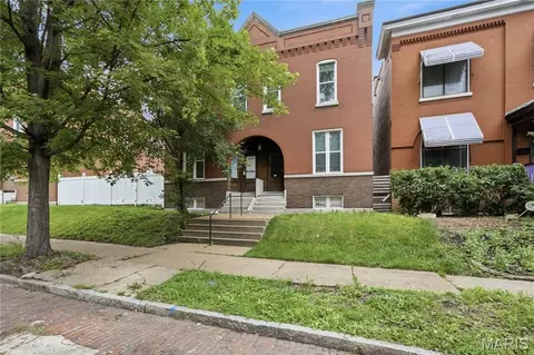 4430 Pennsylvania Ave, Saint Louis, MO 63111