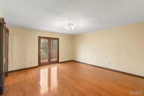 Living - 17 Stablestone Dr, Union, MO 63084 photo 6 of 7
