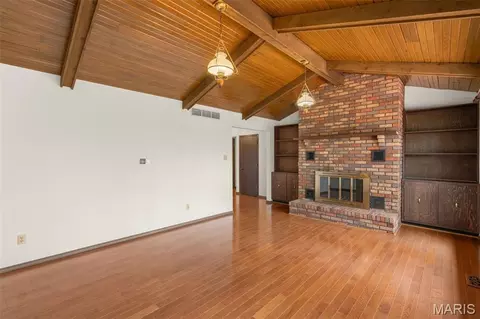 Living - 17 Stablestone Dr, Union, MO 63084 photo 1 of 7