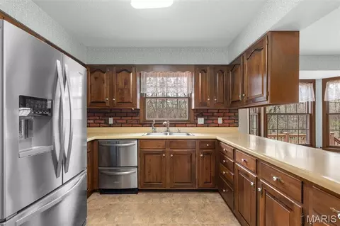 Kitchen - 17 Stablestone Dr, Union, MO 63084 photo 2 of 3