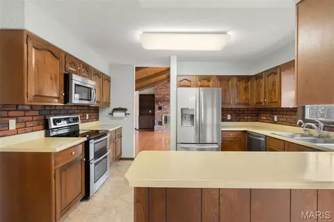 Kitchen - 17 Stablestone Dr, Union, MO 63084 photo 3 of 3