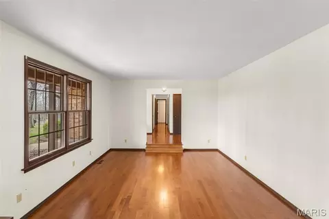 Living - 17 Stablestone Dr, Union, MO 63084 photo 5 of 7