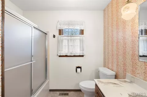 Bath - 17 Stablestone Dr, Union, MO 63084 photo 7 of 8