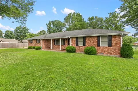 218 Thomas Dr, Sikeston, MO 63801