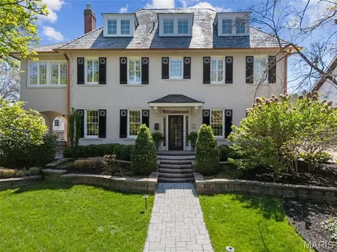 430 W Lockwood Ave, Saint Louis, MO 63119