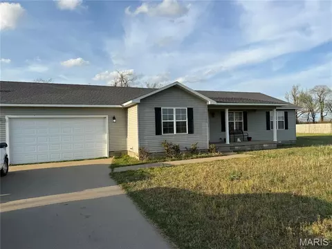118 Heartland Dr, Charleston, MO 63834