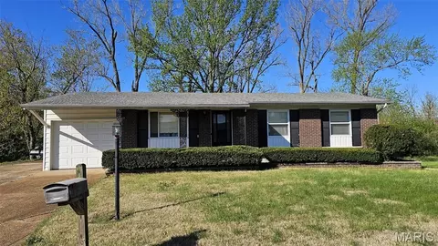 1915 Key West Dr, Arnold, MO 63010