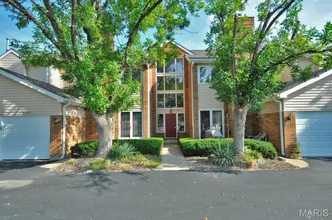 1034 Alpine Ridge Dr #G5, Ballwin, MO 63021