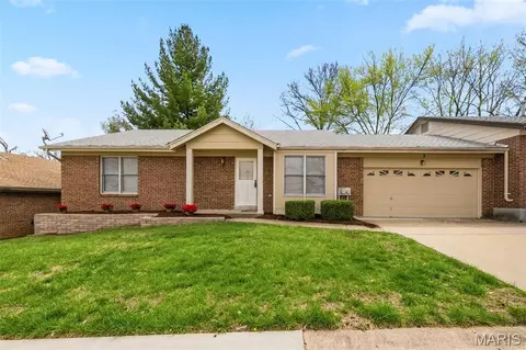 2 Tarpon Ct, Florissant, MO 63033