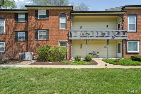16 Conway Cove Dr, Chesterfield, MO 63017