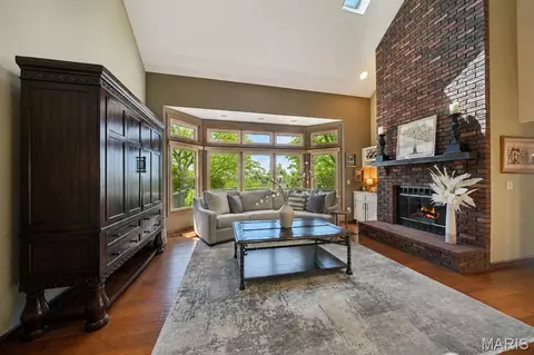 Living - 1553 Ridge Rd, Wildwood, MO 63021 photo 3 of 4