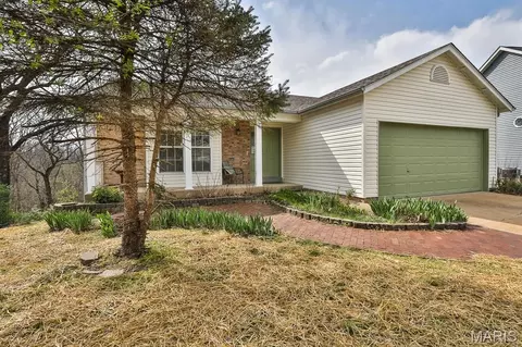 853 Crescent Rdg, Valley Park, MO 63088