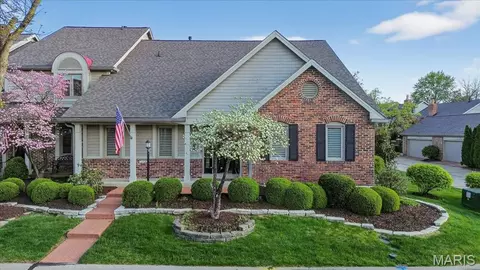 14318 Valley Meadow Ct E, Chesterfield, MO 63017