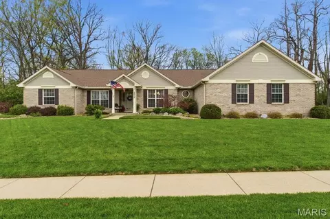 2015 Cedarwood Trl, Belleville, IL 62226