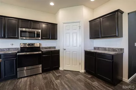 Kitchen - 468 Cass Dr, Troy, MO 63379 photo 2 of 2
