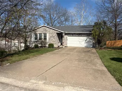 106 Concord Dr, Hannibal, MO 63401