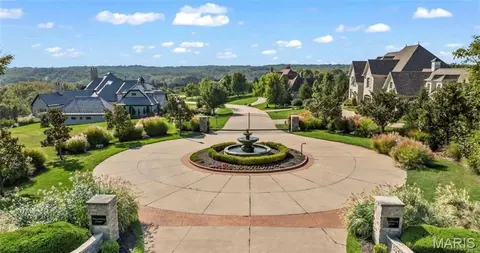 302 Wardenburg Farms Dr, Wildwood, MO 63005