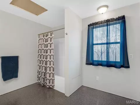 Bath - 763 Eagles View Ln, Saint Clair, MO 63077 photo 5 of 7