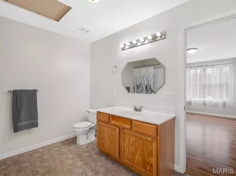Bath - 763 Eagles View Ln, Saint Clair, MO 63077 photo 4 of 7
