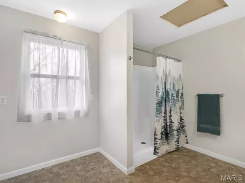 Bath - 763 Eagles View Ln, Saint Clair, MO 63077 photo 3 of 7