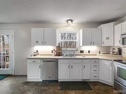 Kitchen - 763 Eagles View Ln, Saint Clair, MO 63077 photo 1 of 1