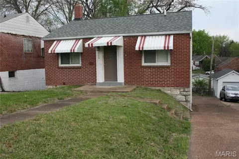 515 Kingston Dr, Saint Louis, MO 63125