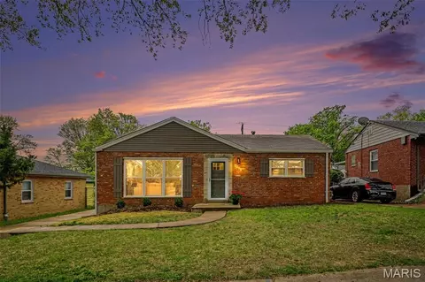 8034 Appleton Dr, University City, MO 63130