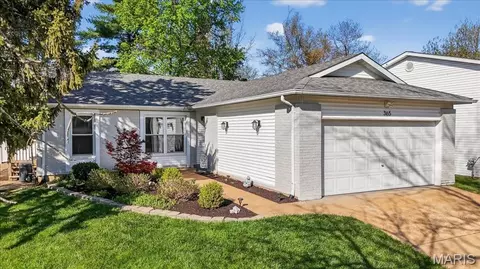365 Palermo Dr, Ballwin, MO 63021