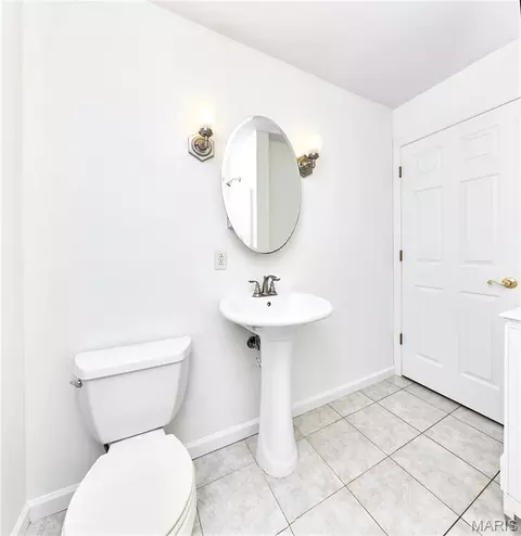 Bath - 385 Annie Ave, Troy, MO 63379 photo 2 of 3