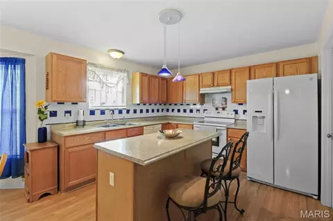 Kitchen - 8 Knoll Ridge Ct, O'fallon, MO 63368 photo 2 of 6