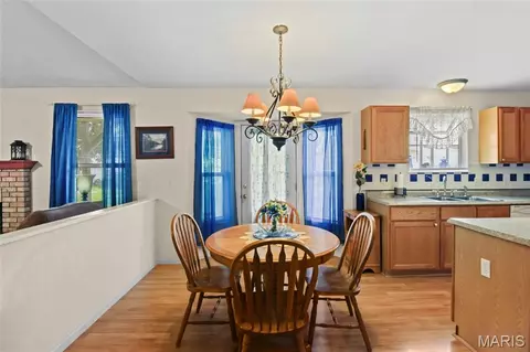 Dining - 8 Knoll Ridge Ct, O'fallon, MO 63368 photo 5 of 5