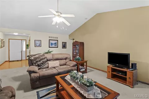 Living - 8 Knoll Ridge Ct, O'fallon, MO 63368 photo 2 of 2