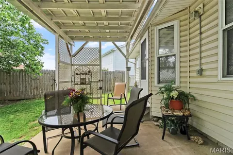 Exterior - 8 Knoll Ridge Ct, O'fallon, MO 63368 photo 10 of 14
