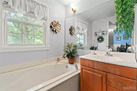 Bath - 8 Knoll Ridge Ct, O'fallon, MO 63368 photo 2 of 5