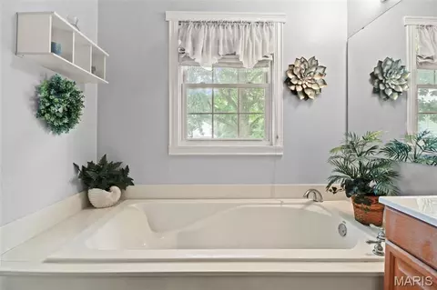 Bath - 8 Knoll Ridge Ct, O'fallon, MO 63368 photo 4 of 5