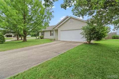 Exterior - 8 Knoll Ridge Ct, O'fallon, MO 63368 photo 12 of 14