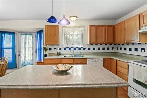 Kitchen - 8 Knoll Ridge Ct, O'fallon, MO 63368 photo 6 of 6