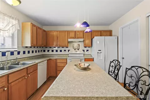 Kitchen - 8 Knoll Ridge Ct, O'fallon, MO 63368 photo 5 of 6
